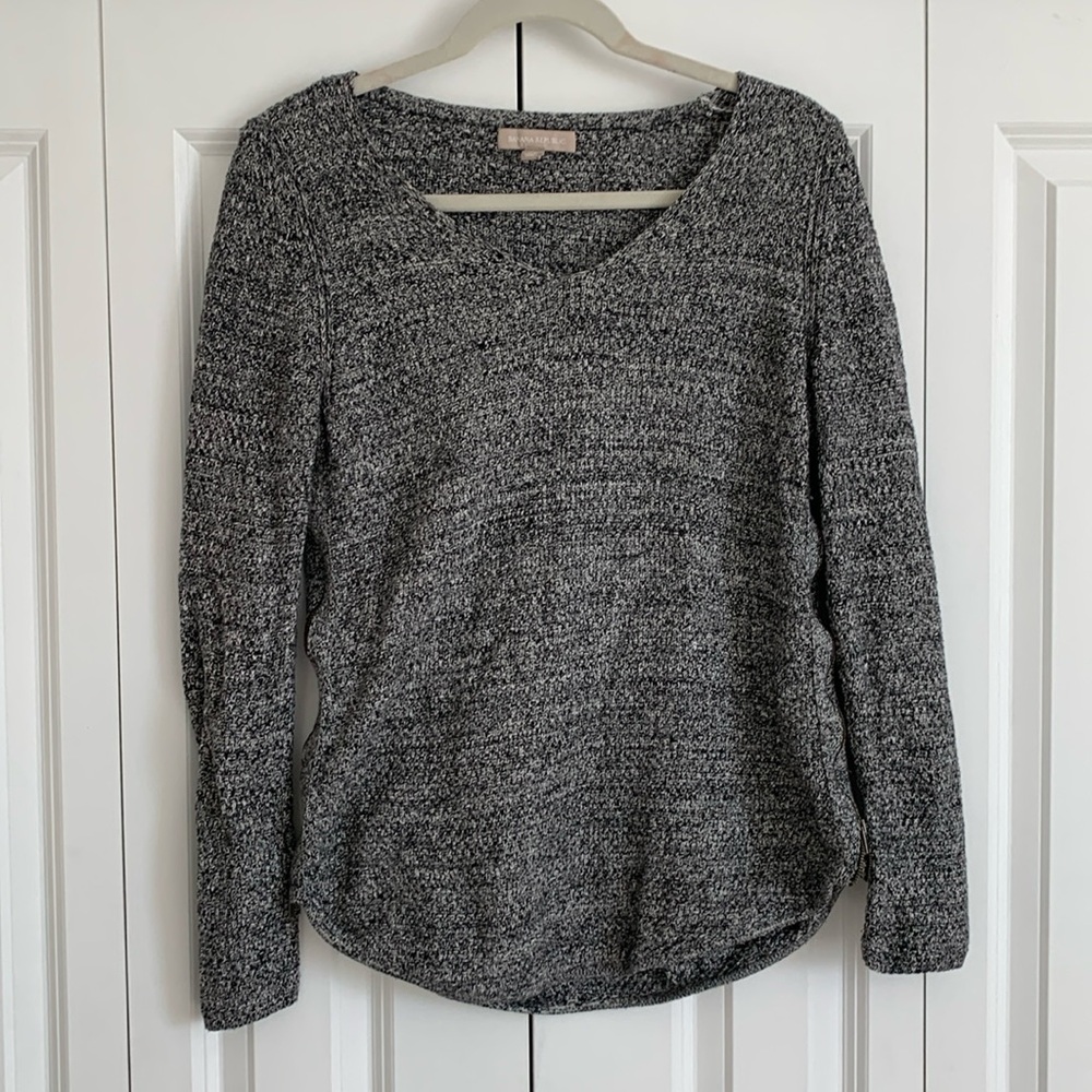 Banana Republic sweater Size M with side zippers in black and white knit